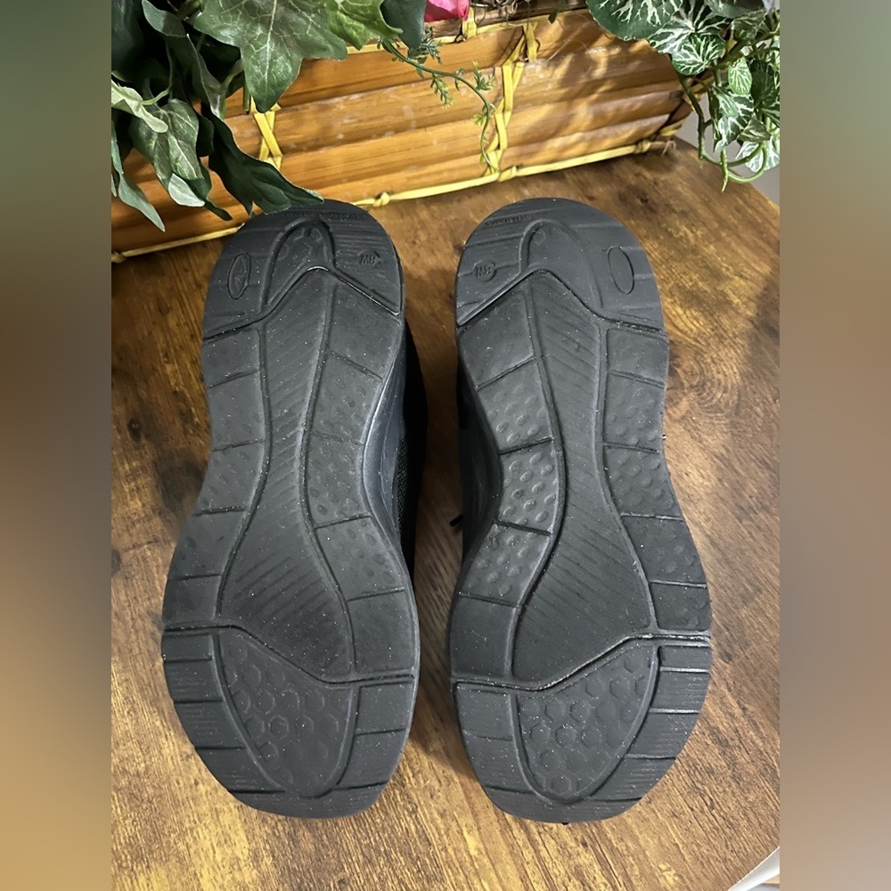 Black Athletic Sneakers | Lightweight Comfort | Women’s Size 8 - Picture 8 of 8